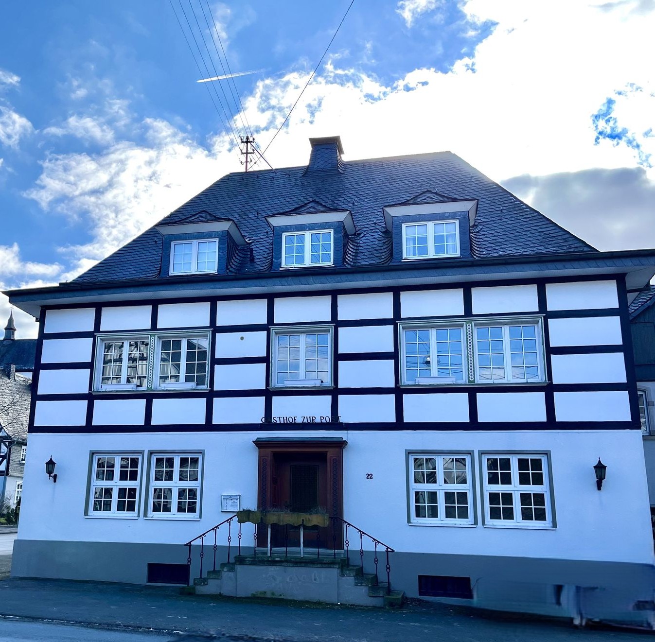 Oberhundem: 2-ZKB-Dachgeschosswohnung provisionsfrei zu vermieten (Terrasse mgl.)