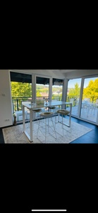 20_Esszimmer und Balkon_2.png
