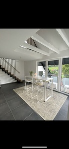 20_Esszimmer und Balkon_2_Treppenhaus_Offenes Decke.png