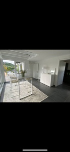 20_Esszimmer und Balkon_3.png