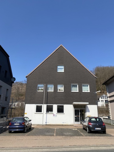 Kirchhundem: Attraktive Gewerbefläche mitten im Zentrum zu vermieten! Provisionsfrei.